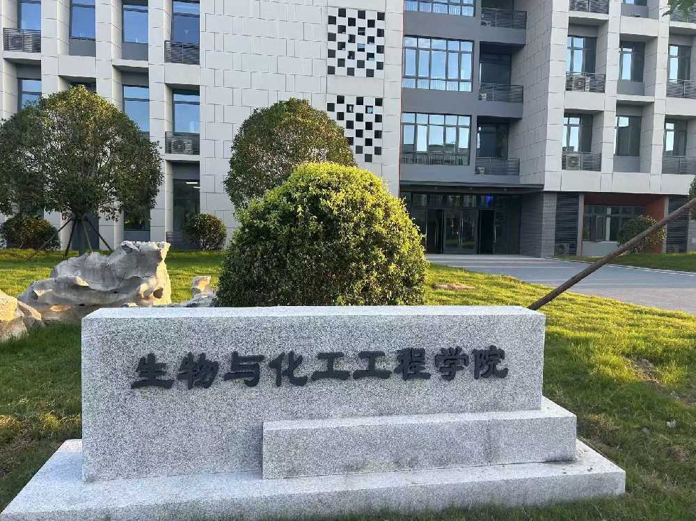 龙山县扬州职业大学体育场高杆灯项目
